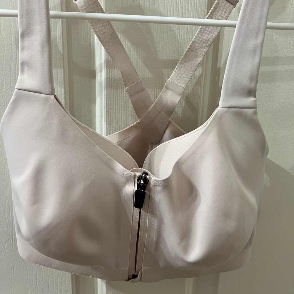 Victoria’s Secret sports bra with front snap and zipper closure. Size 32DDD
